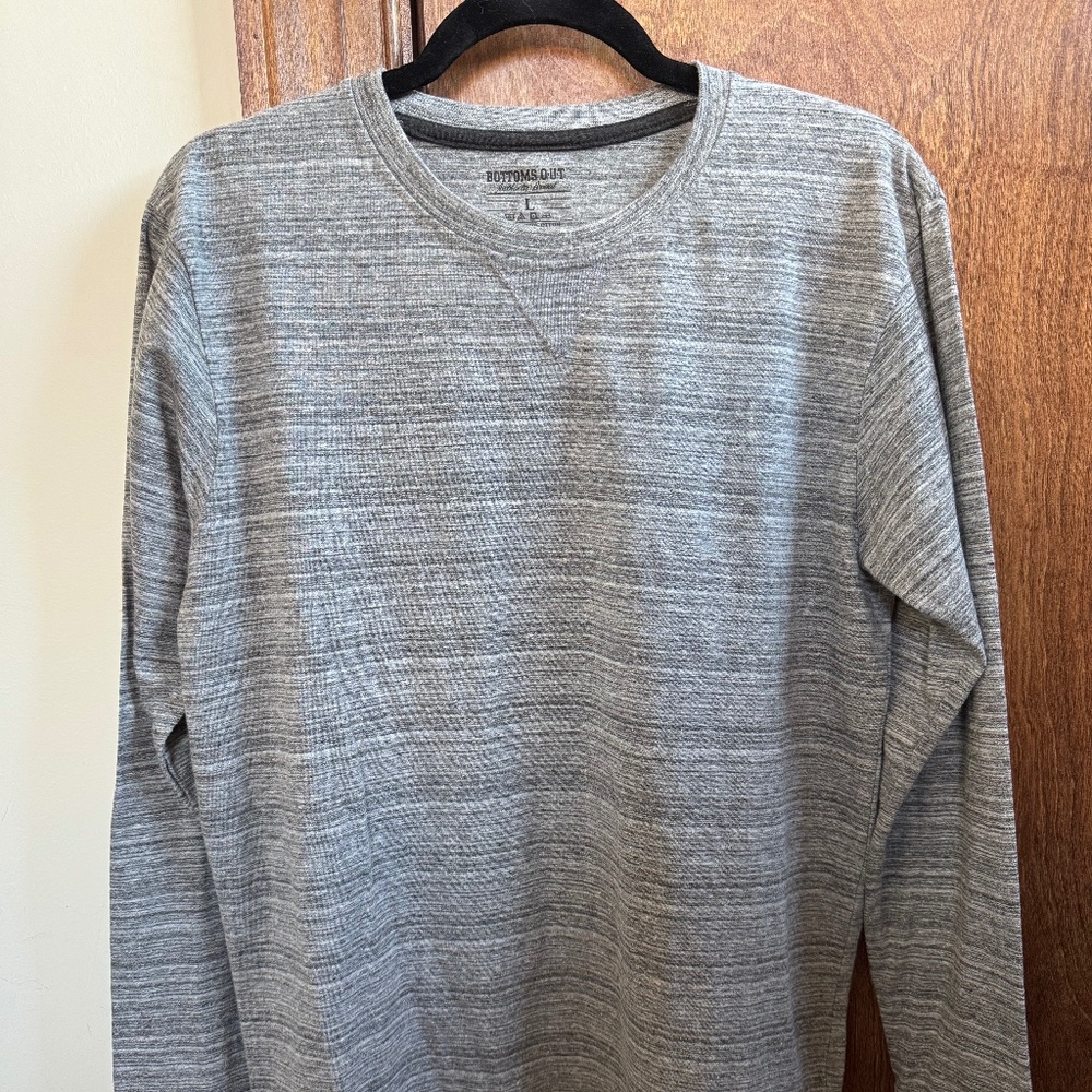 Bottoms Out Men’s Long Sleeve Crew Neck Shirt – Gray Stripes, Size L